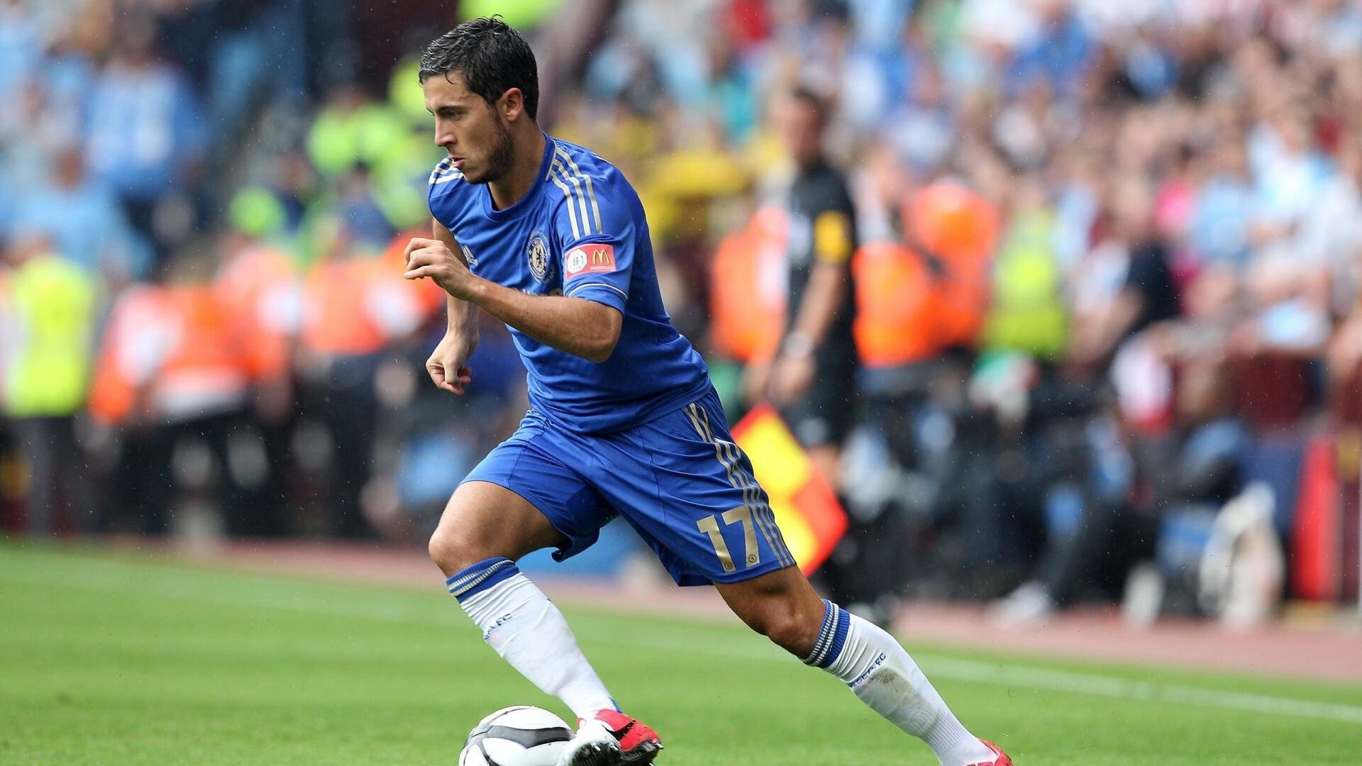 mk体育平台登录入口-场边加装高清摄像头采集战术数据提供精准比赛复盘素材